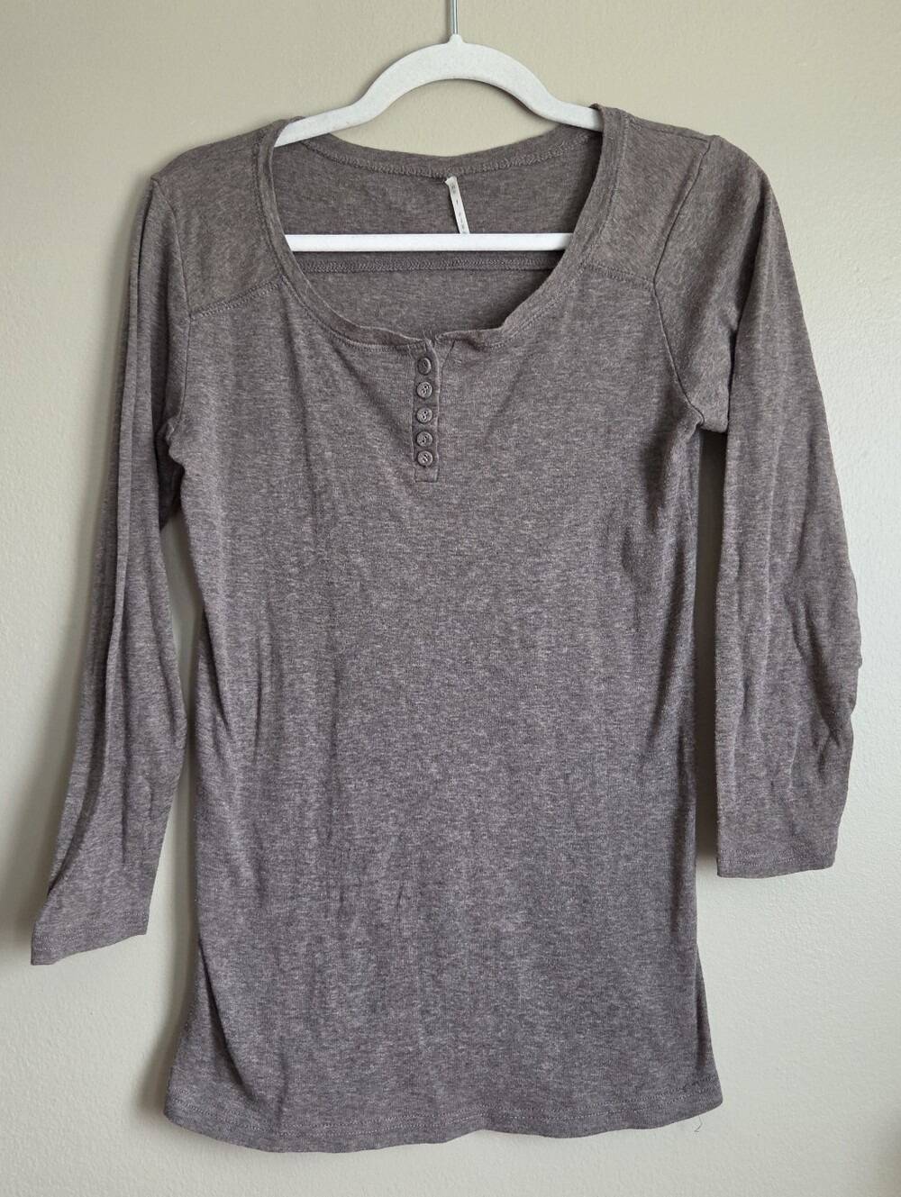 Nine 1 Eight - Long Sleeve Henley Top in Brown